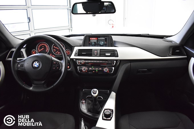 BMW 320d xDrive Touring Business Advantage